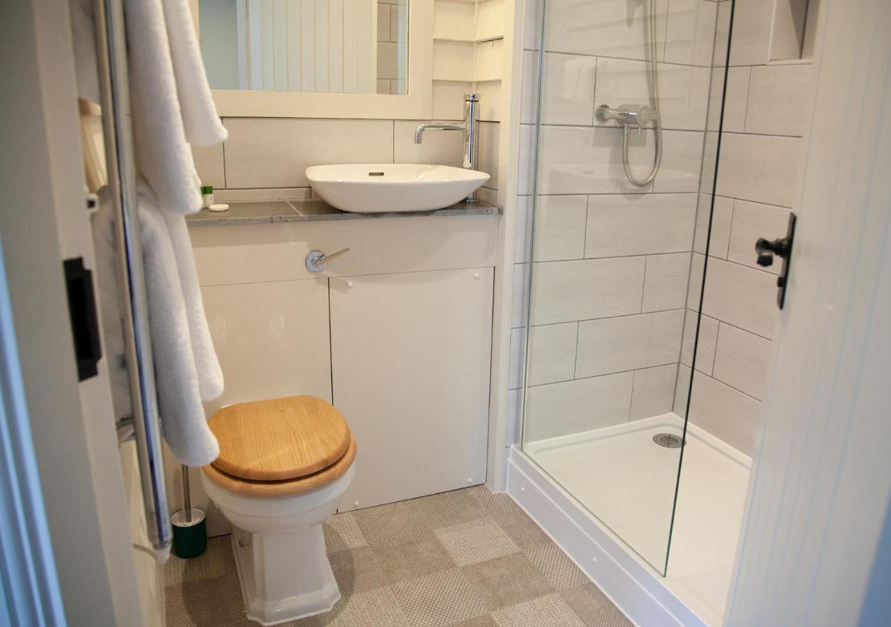 The Kings Arms Hotel Malmesbury Zimmer foto